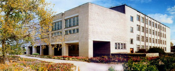 Здание средней школы 1972 год